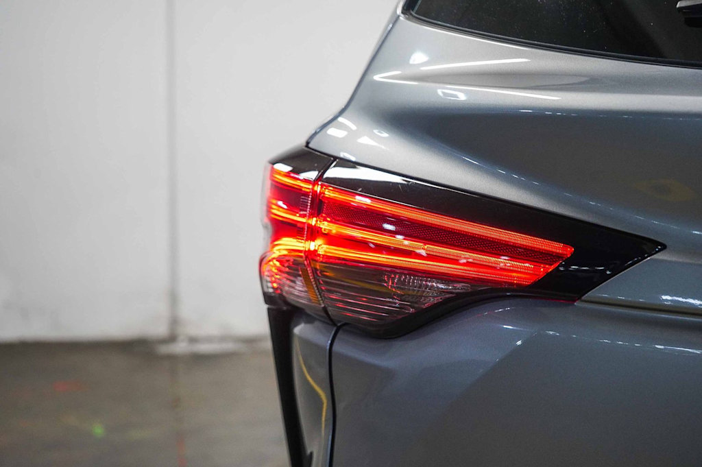 Thumbnail: 2025 Toyota Sienna - 24