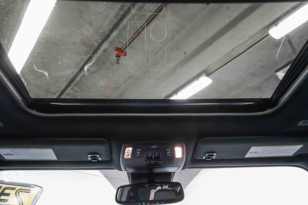 Thumbnail: 2025 Toyota Sienna - 25