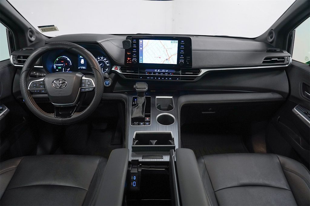 2023 Toyota Sienna XLE Woodland 2