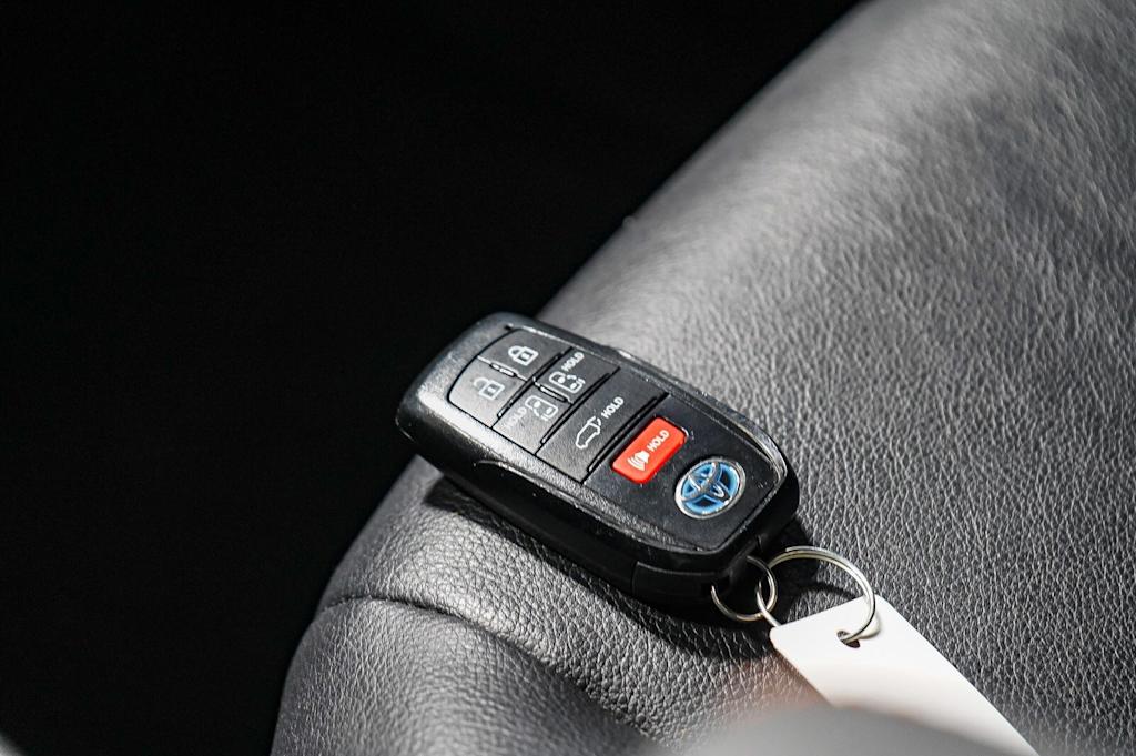 Thumbnail: 2023 Toyota Sienna - 17