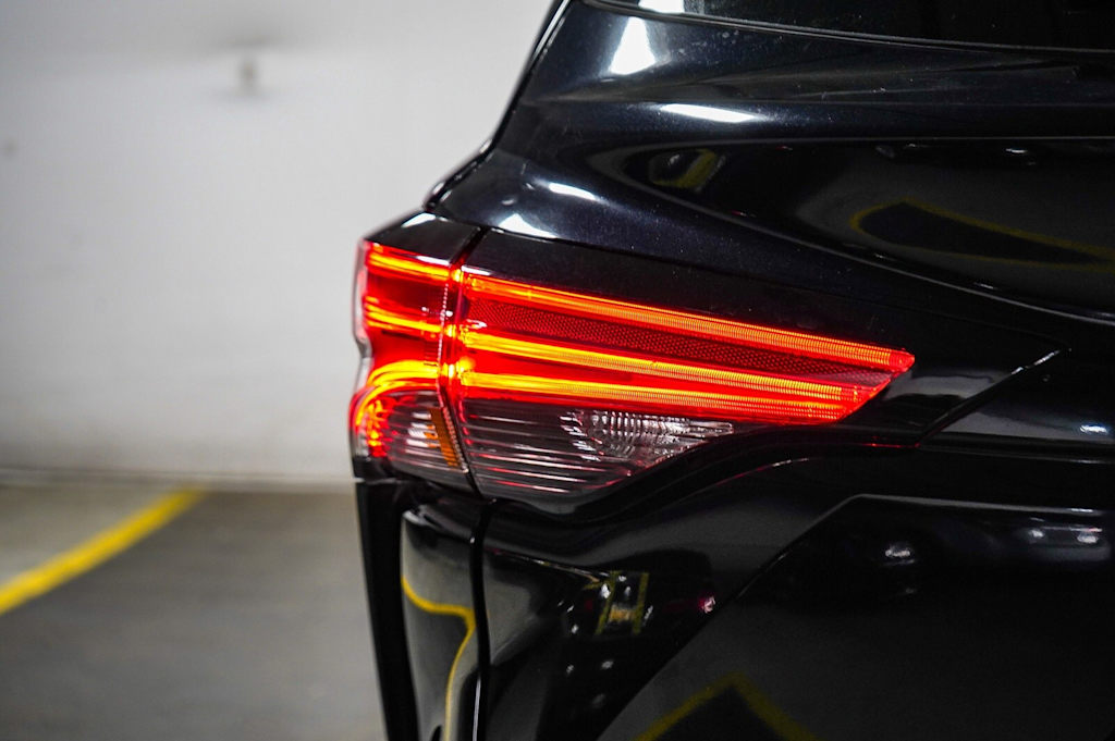 Thumbnail: 2023 Toyota Sienna - 22