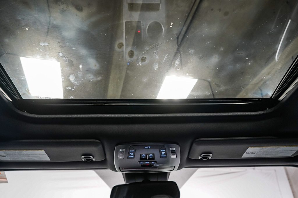 Thumbnail: 2023 Toyota Sienna - 23