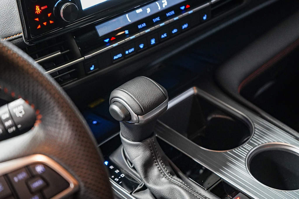 Thumbnail: 2023 Toyota Sienna - 15