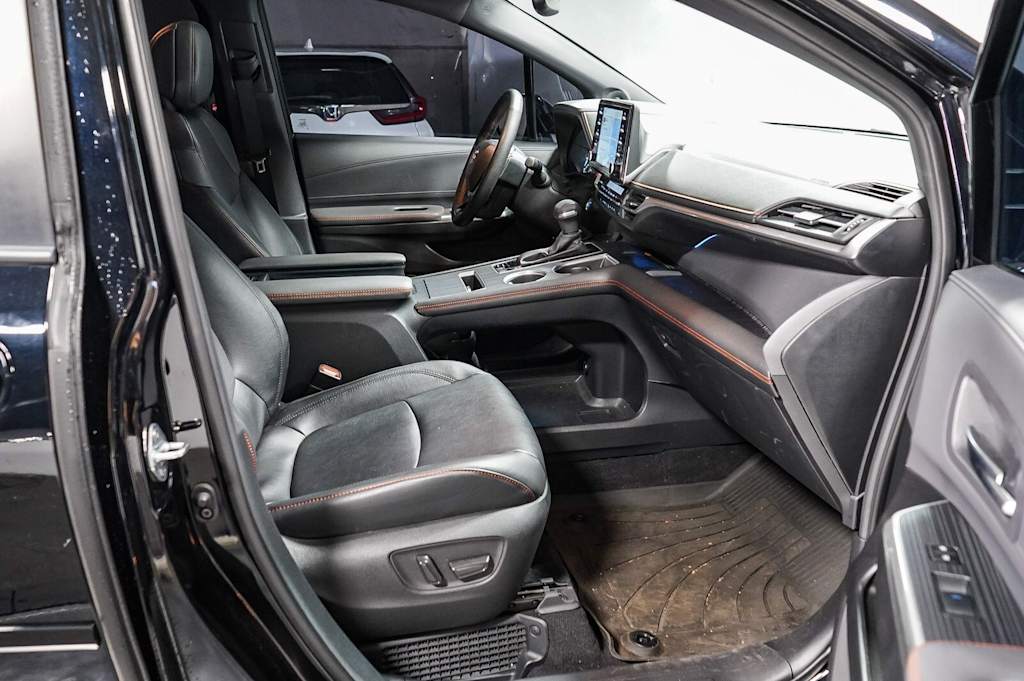 Thumbnail: 2023 Toyota Sienna - 10