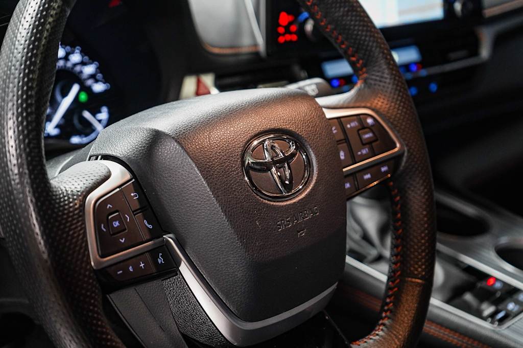 Thumbnail: 2023 Toyota Sienna - 25