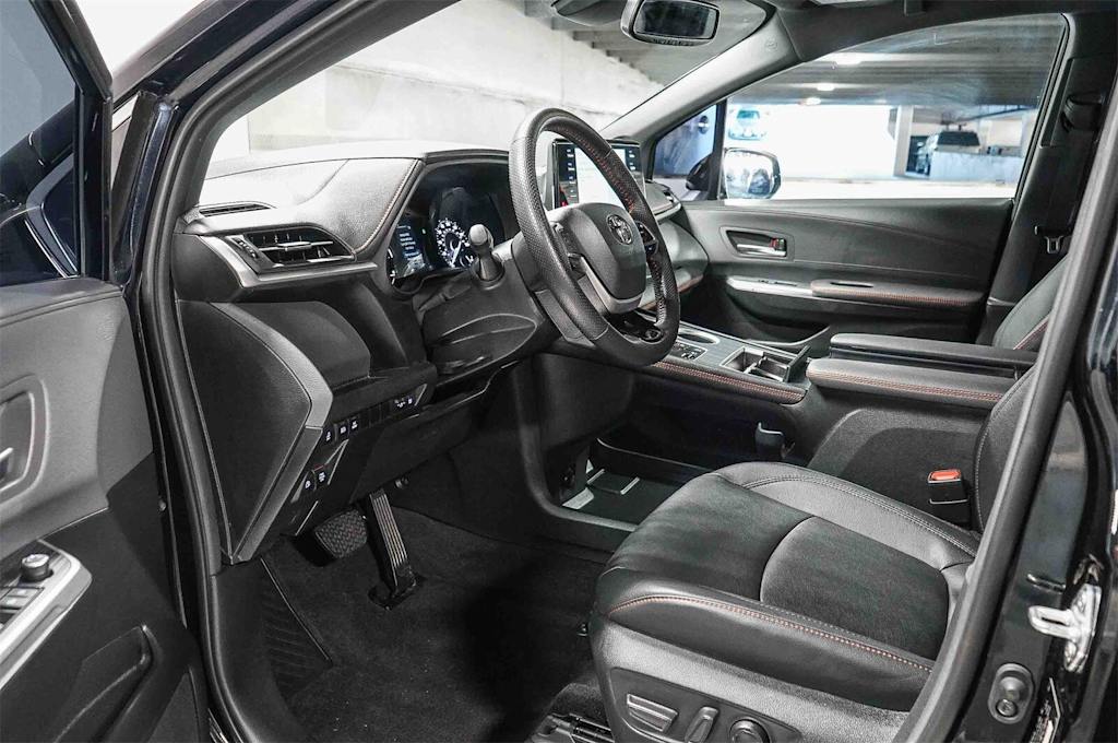 Thumbnail: 2023 Toyota Sienna - 10