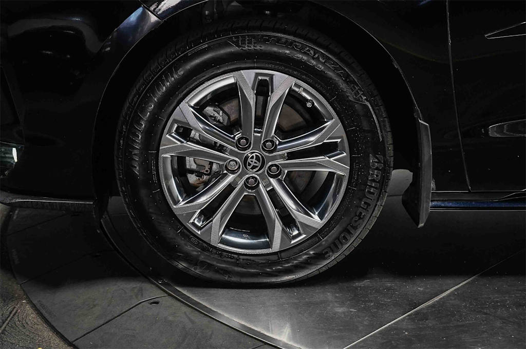 Thumbnail: 2023 Toyota Sienna - 6