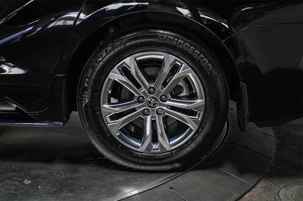 Thumbnail: 2023 Toyota Sienna - 22