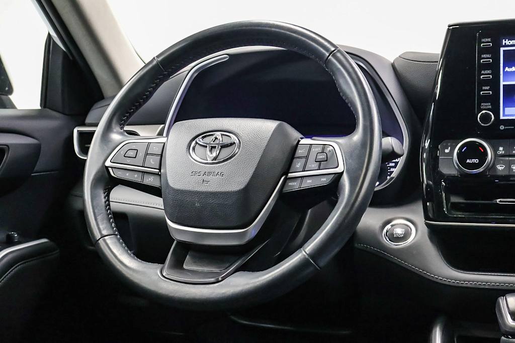 2022 Toyota Highlander XLE 8