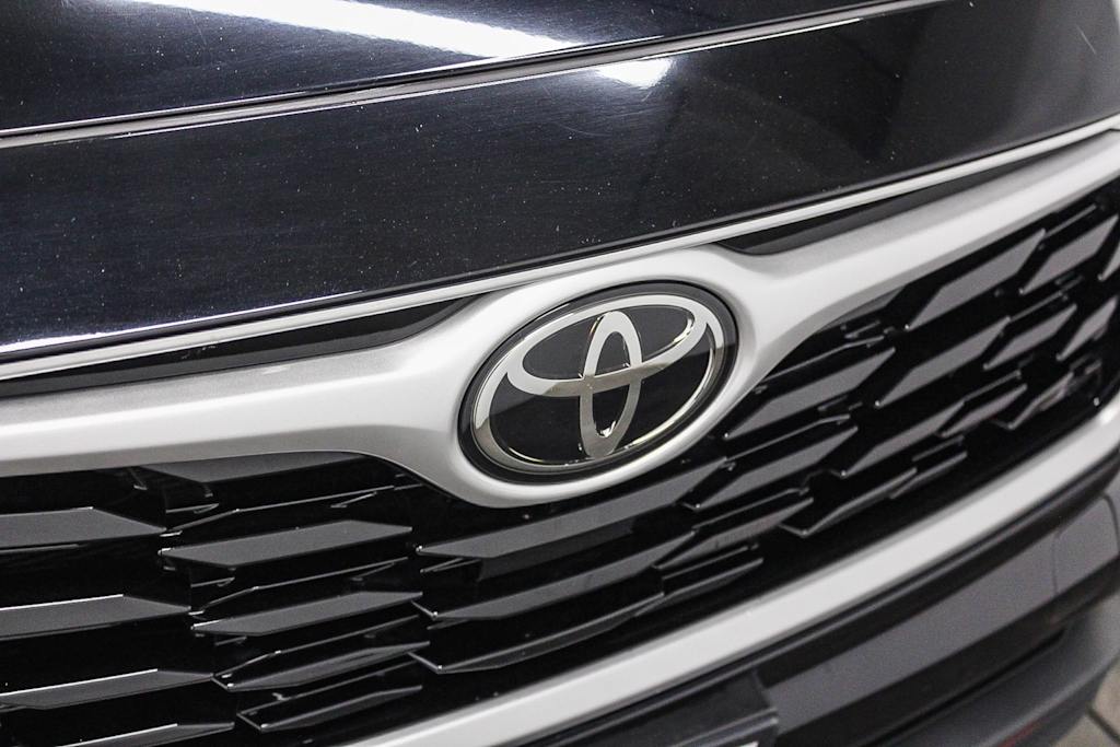 2022 Toyota Highlander XLE 23