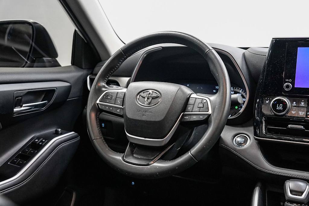Thumbnail: 2023 Toyota Highlander - 9