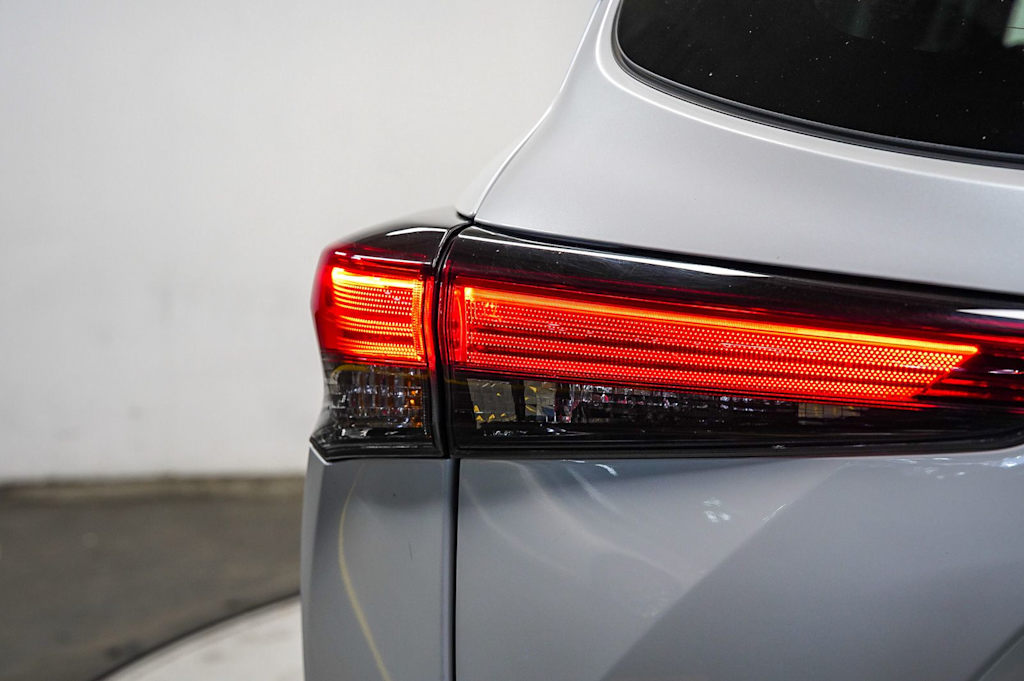 Thumbnail: 2023 Toyota Highlander - 6