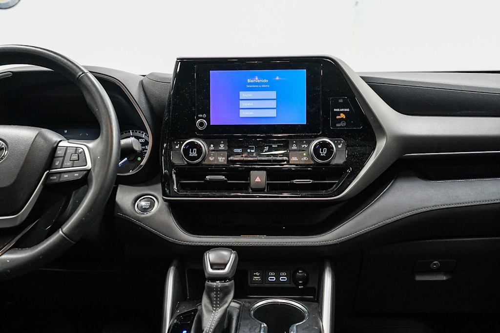 Thumbnail: 2023 Toyota Highlander - 14