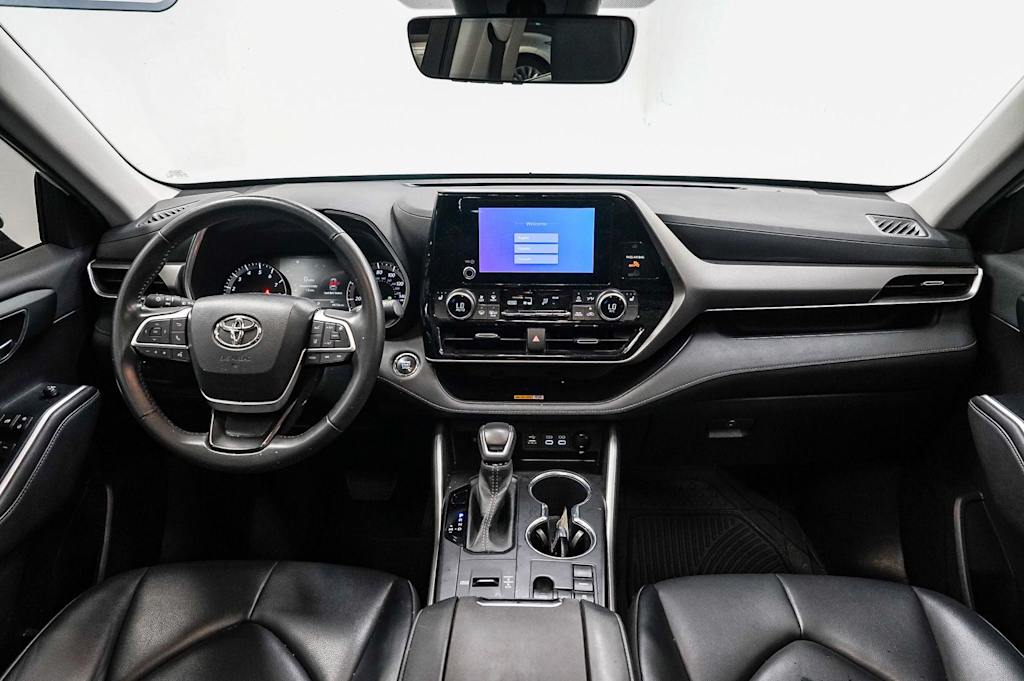 Thumbnail: 2023 Toyota Highlander - 2