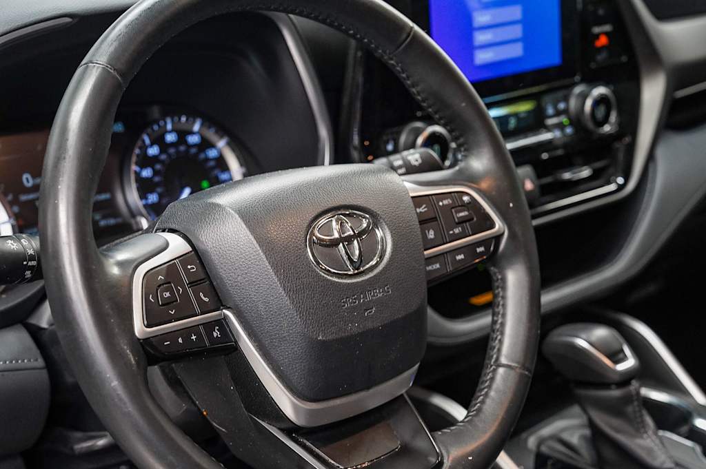 Thumbnail: 2023 Toyota Highlander - 13