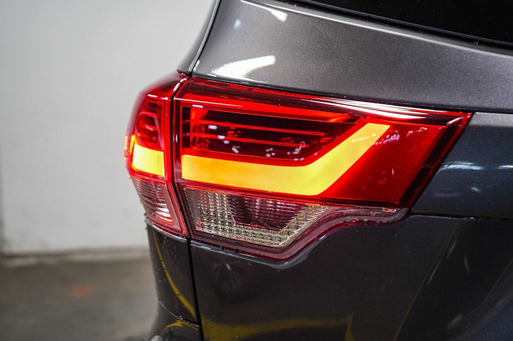 Thumbnail: 2019 Toyota Highlander - 21