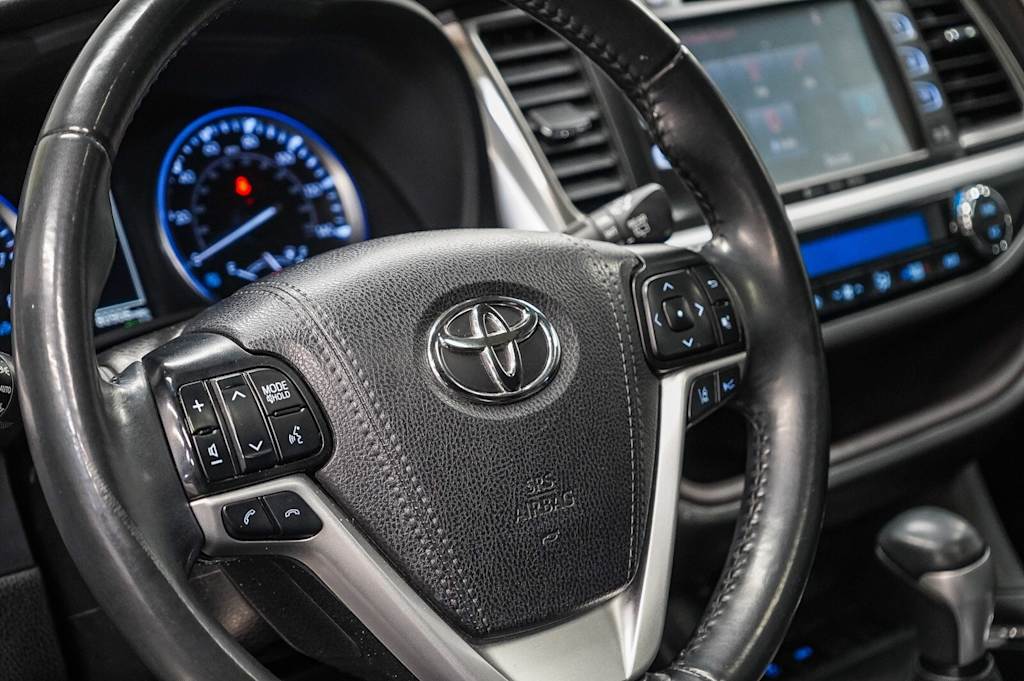 Thumbnail: 2019 Toyota Highlander - 25