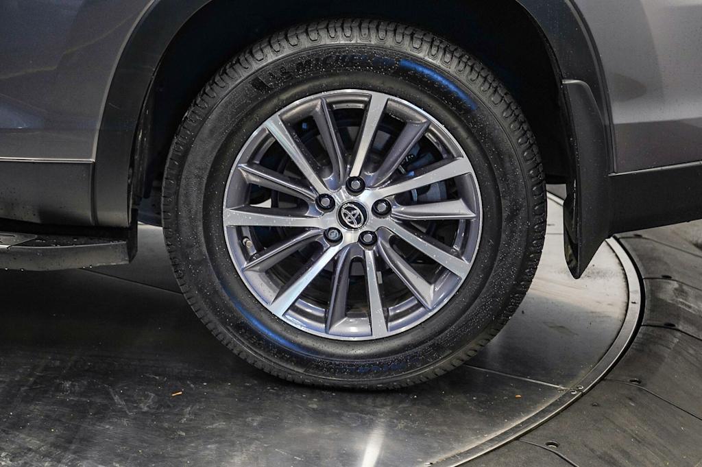 Thumbnail: 2019 Toyota Highlander - 20