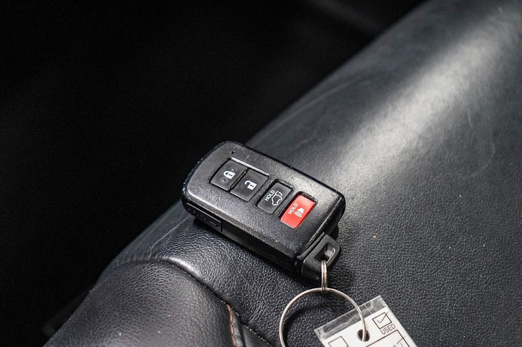 Thumbnail: 2019 Toyota Highlander - 16