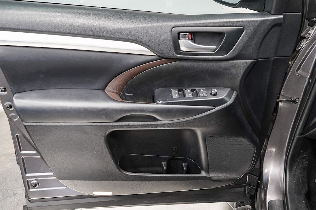 Thumbnail: 2019 Toyota Highlander - 26