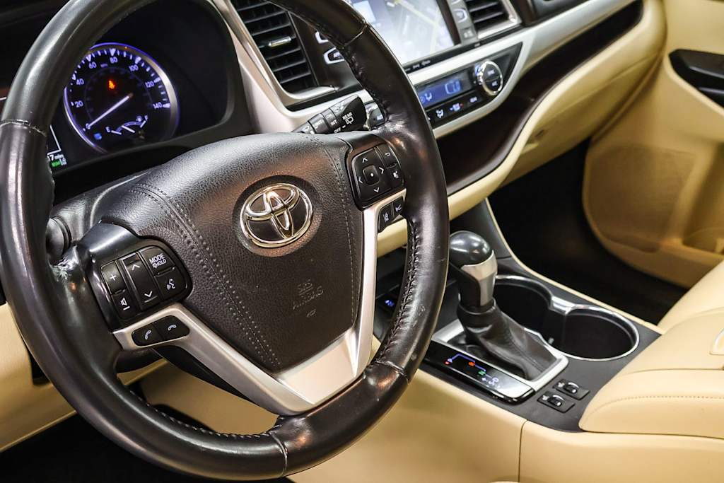 2019 Toyota Highlander SE 13