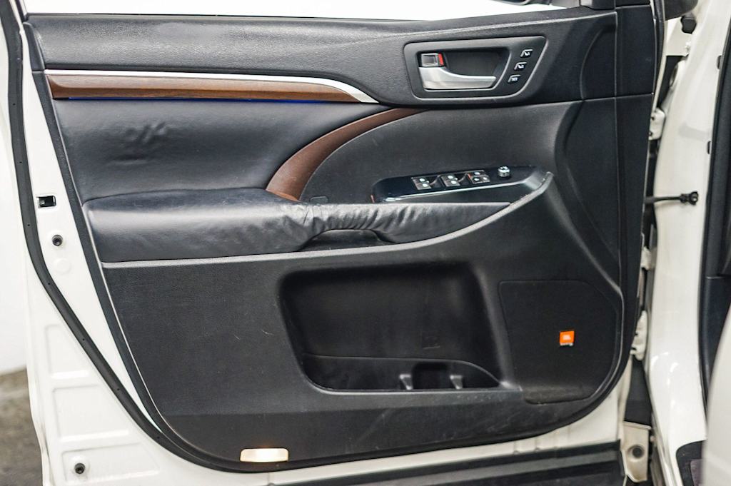 Thumbnail: 2014 Toyota Highlander - 27