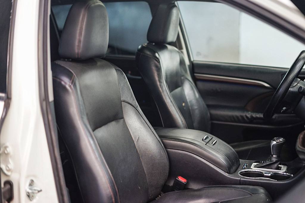 Thumbnail: 2014 Toyota Highlander - 9