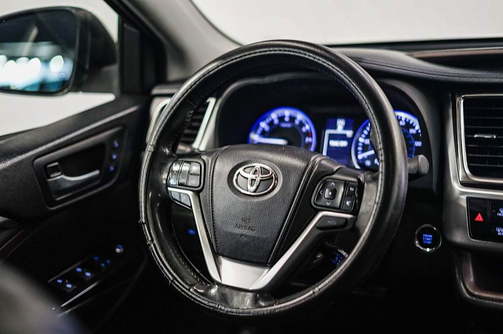 Thumbnail: 2014 Toyota Highlander - 8