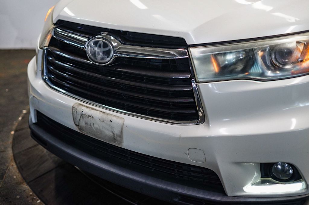Thumbnail: 2014 Toyota Highlander - 20