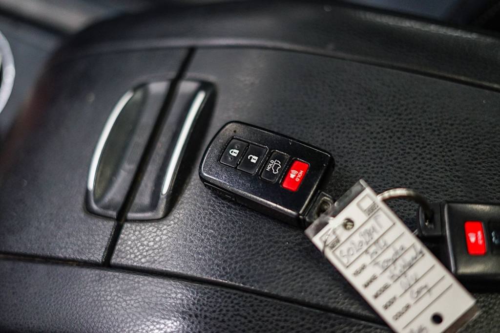 Thumbnail: 2014 Toyota Highlander - 15