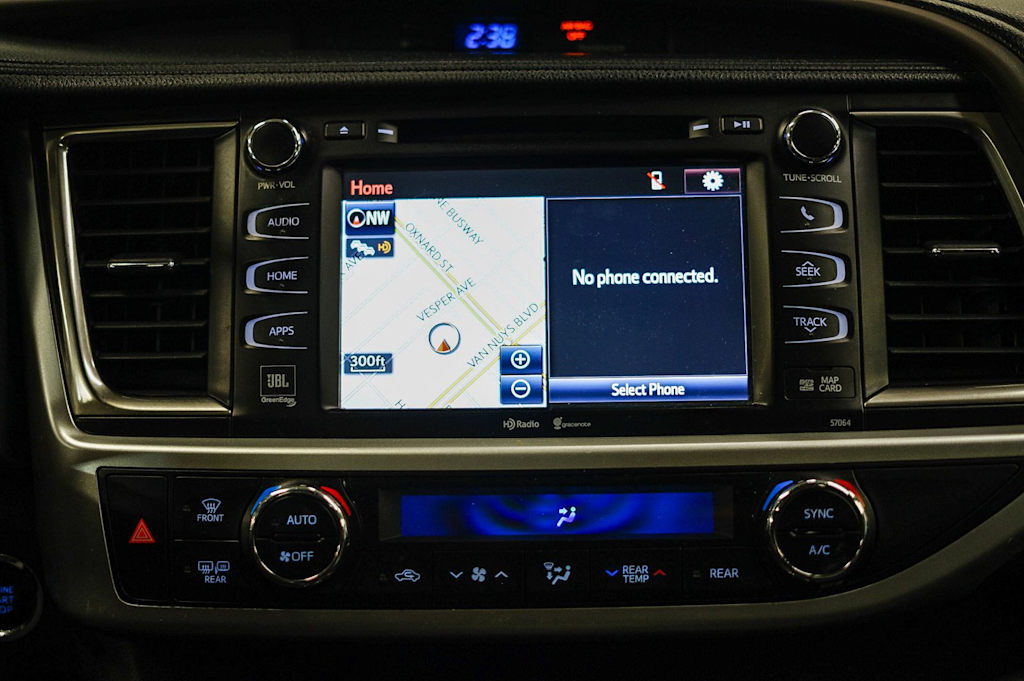 Thumbnail: 2014 Toyota Highlander - 24