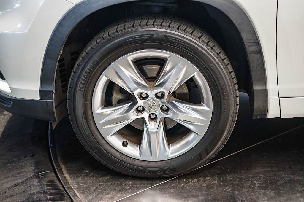 Thumbnail: 2014 Toyota Highlander - 6