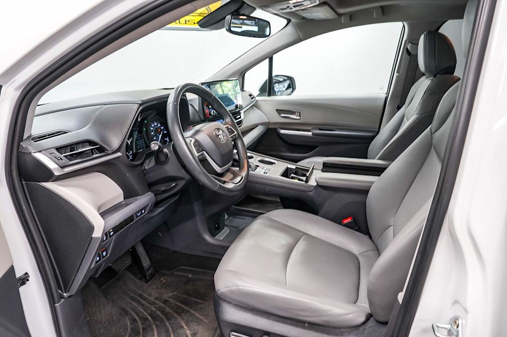 Thumbnail: 2023 Toyota Sienna - 9