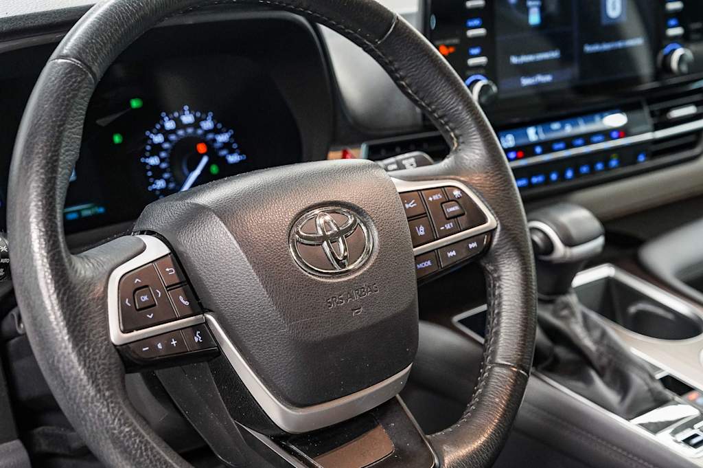Thumbnail: 2023 Toyota Sienna - 12