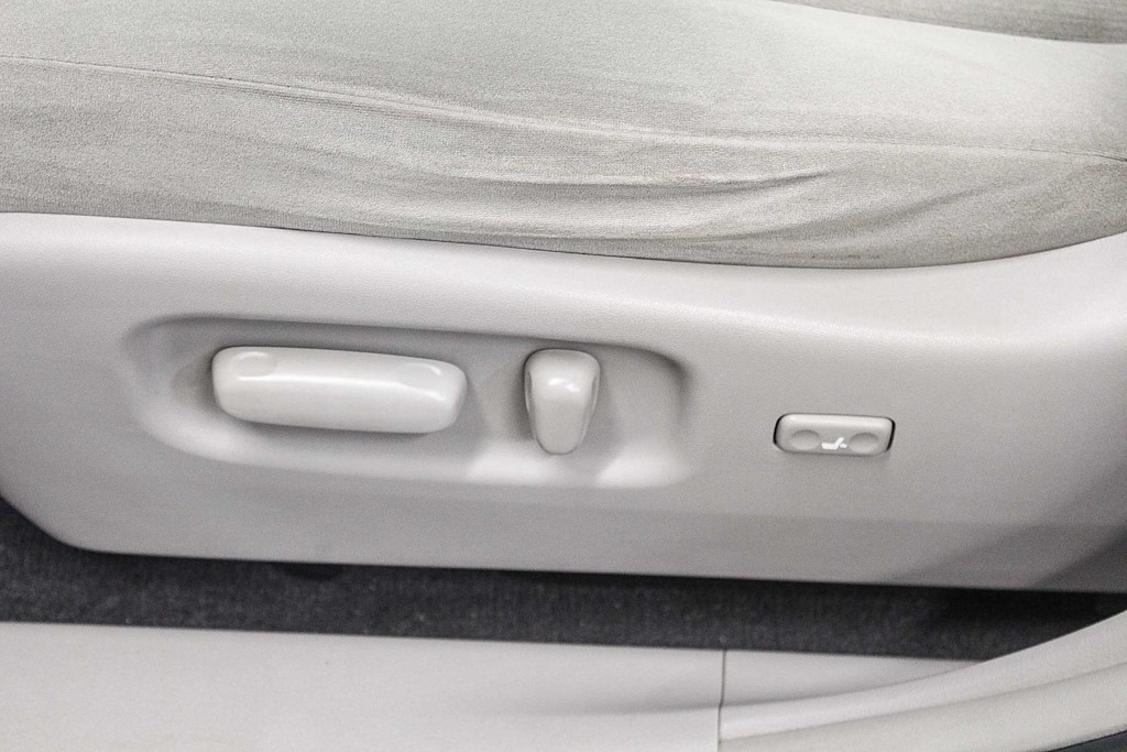 Thumbnail: 2012 Toyota Highlander - 25