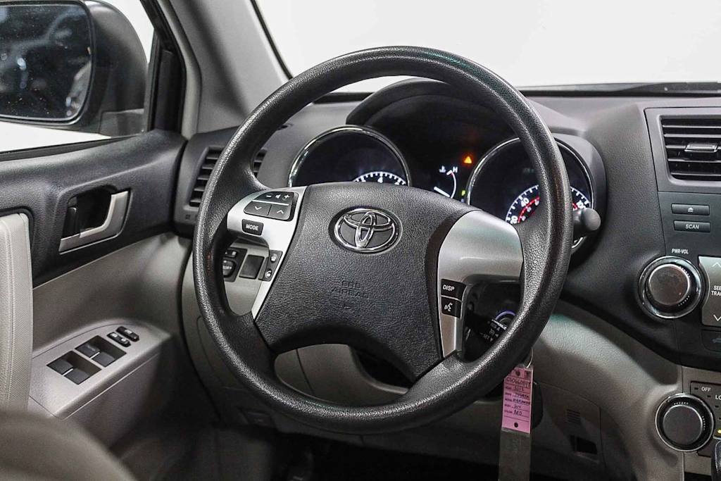 Thumbnail: 2012 Toyota Highlander - 9