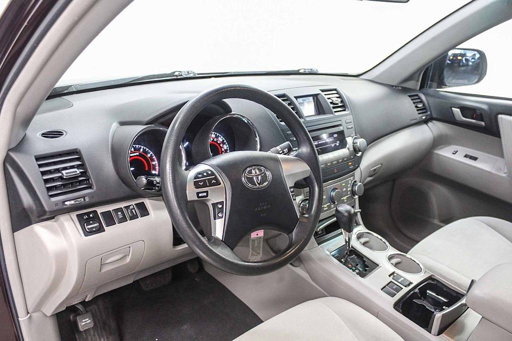 Thumbnail: 2012 Toyota Highlander - 12