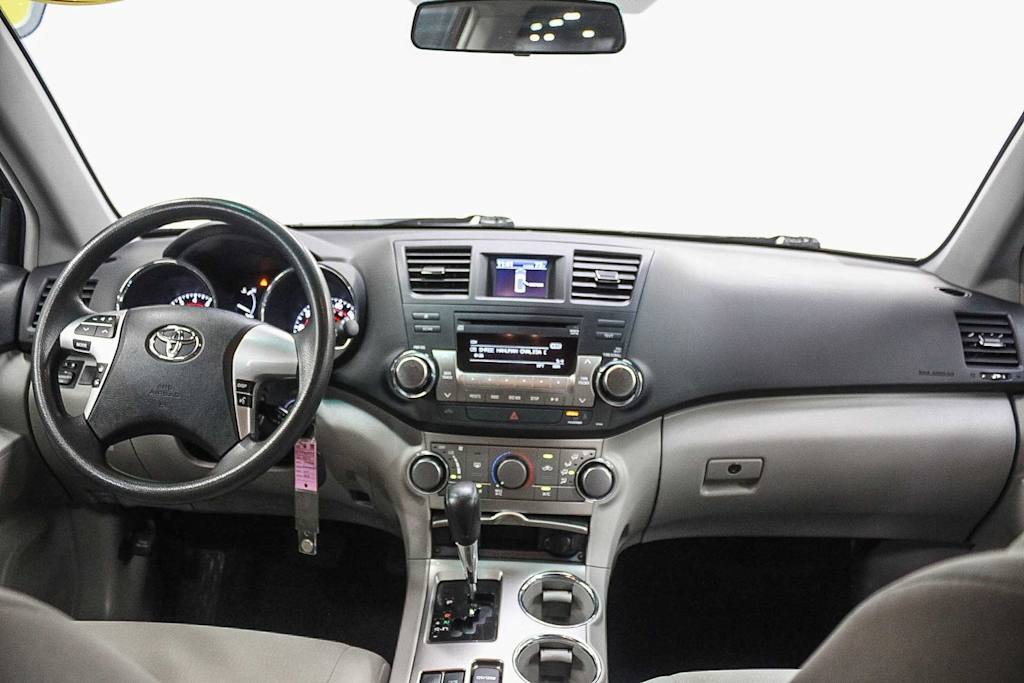 Thumbnail: 2012 Toyota Highlander - 2