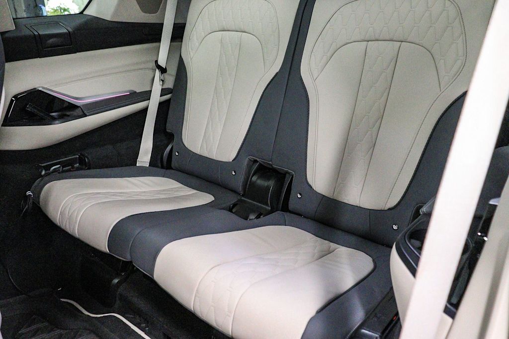 Thumbnail: 2024 BMW X7 - 25
