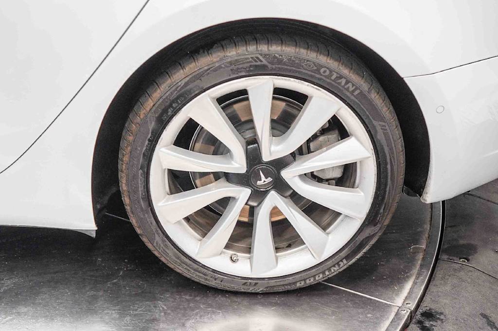 Thumbnail: 2020 Tesla Model 3 - 7