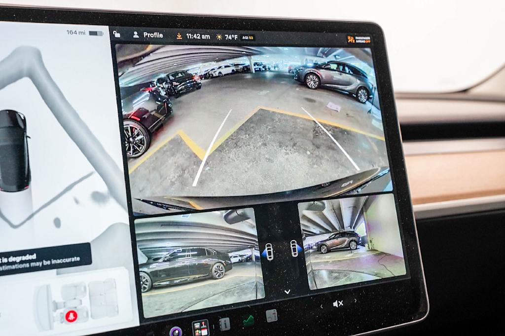 Thumbnail: 2023 Tesla Model 3 - 27
