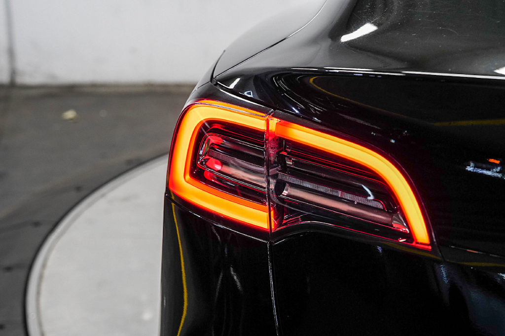 Thumbnail: 2023 Tesla Model 3 - 21
