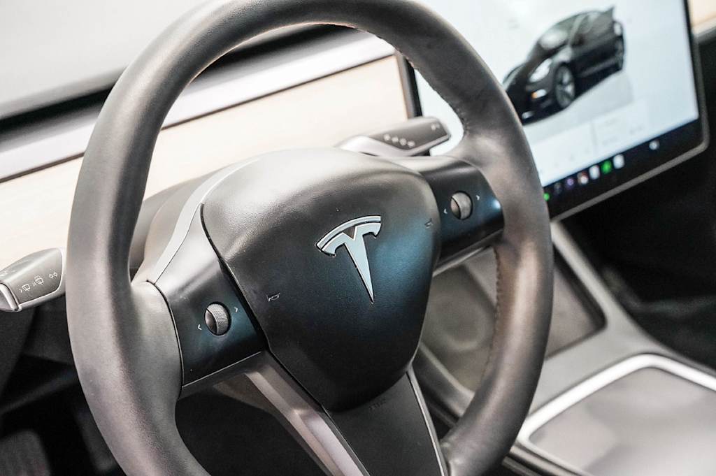 Thumbnail: 2023 Tesla Model 3 - 13