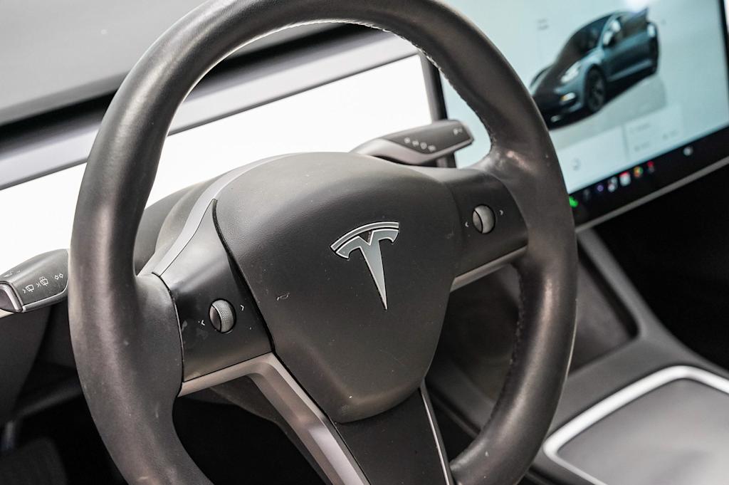 Thumbnail: 2022 Tesla Model 3 - 14