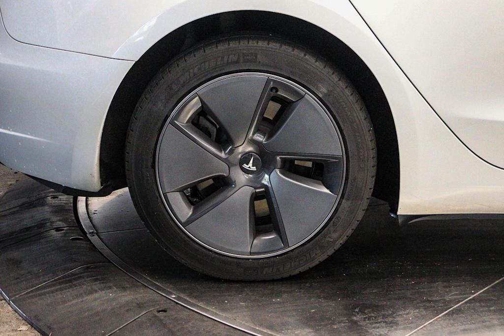 Thumbnail: 2023 Tesla Model 3 - 17
