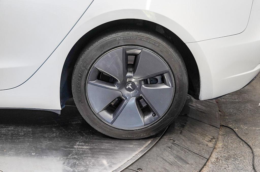 Thumbnail: 2023 Tesla Model 3 - 19