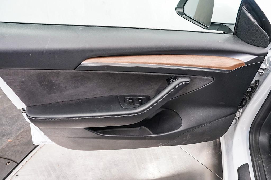 Thumbnail: 2023 Tesla Model 3 - 22