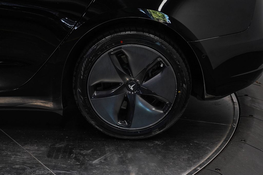 Thumbnail: 2018 Tesla Model 3 - 19