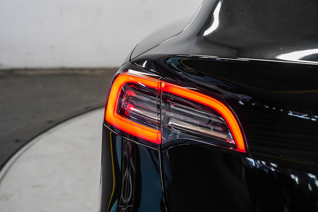 Thumbnail: 2018 Tesla Model 3 - 20