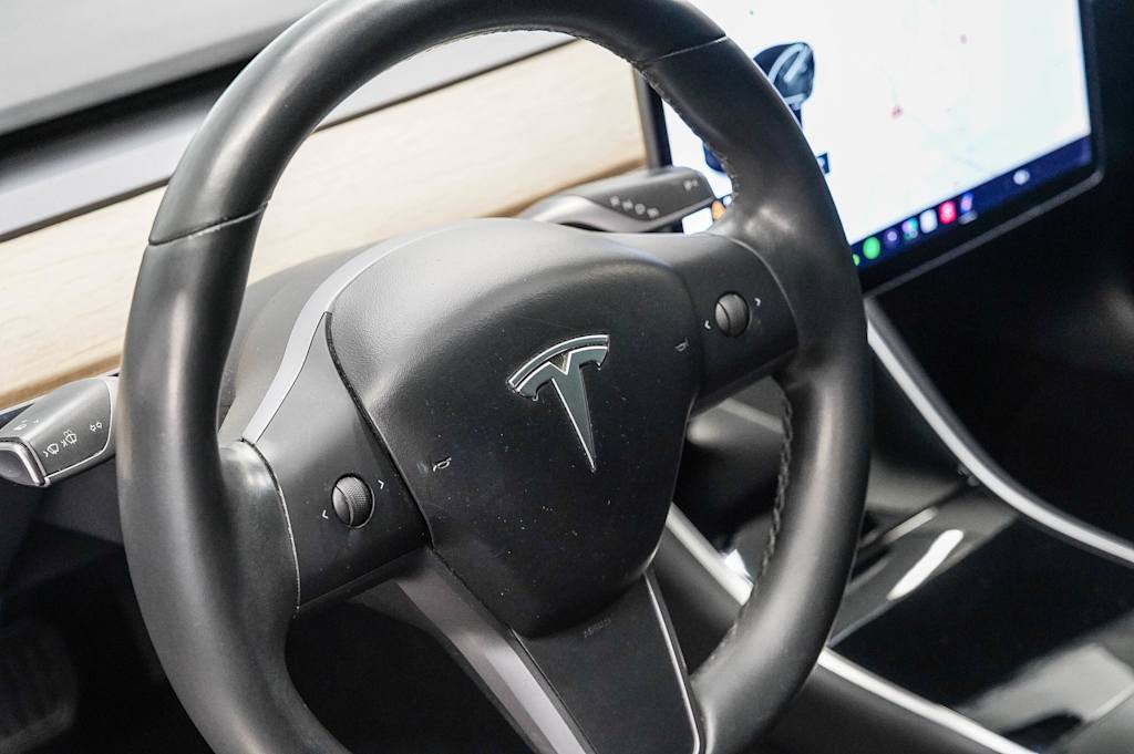 Thumbnail: 2018 Tesla Model 3 - 11